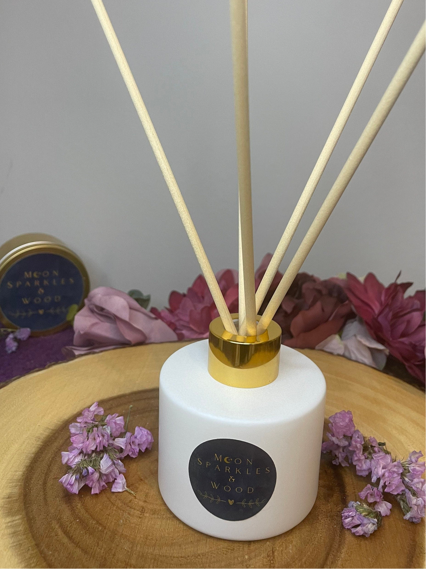Reed Diffuser with Vegan base and gorgeous Essential / fragrance oils to create the perfect scent in a stylish glass bottle. 100ml