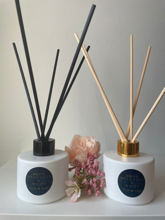 Reed Diffuser with Vegan base and gorgeous Essential / fragrance oils to create the perfect scent in a stylish glass bottle. 100ml