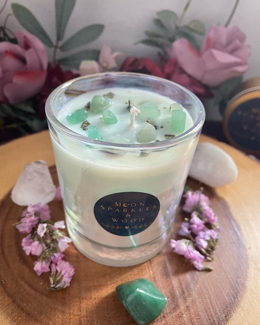 Rock Crystal - Our beautifully scented green soy wax candle with green aventurine crystal chips & crushed Eucalyptus leaves. 30cl / 200g
