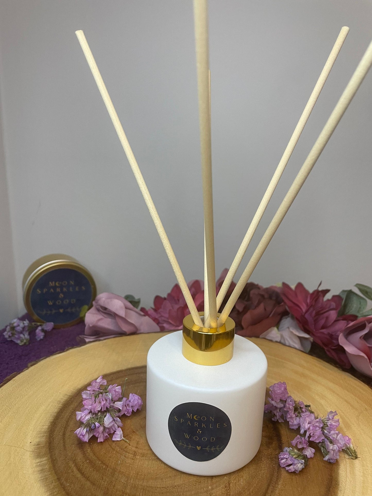 Reed Diffuser with Vegan base and gorgeous Essential / fragrance oils to create the perfect scent in a stylish glass bottle. 100ml