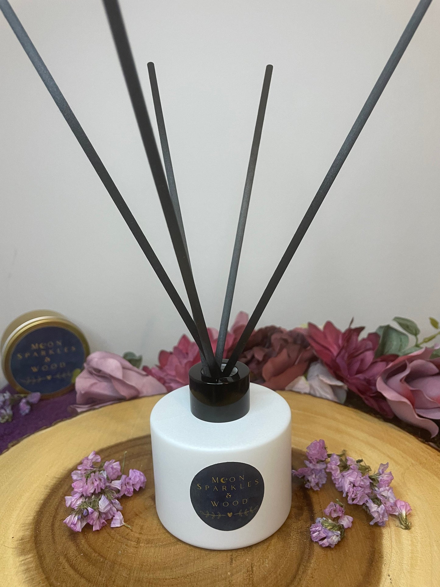 Reed Diffuser with Vegan base and gorgeous Essential / fragrance oils to create the perfect scent in a stylish glass bottle. 100ml